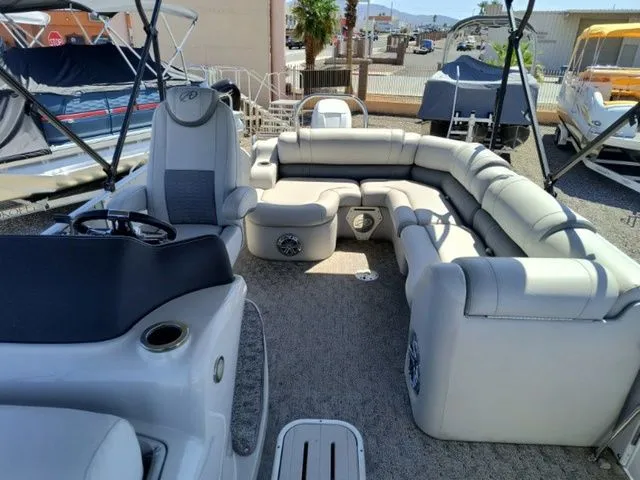 Slide: The Image of Avalon Ambassador Rear J Lounge - 25' 2018 - 24