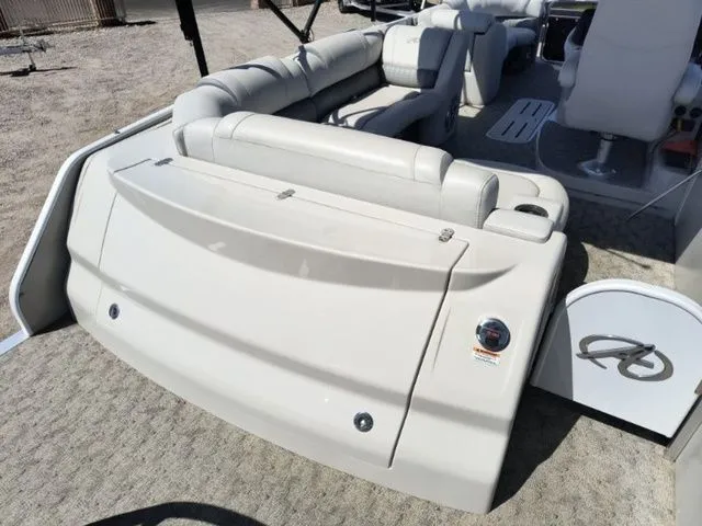 Slide: The Image of Avalon Ambassador Rear J Lounge - 25' 2018 - 28