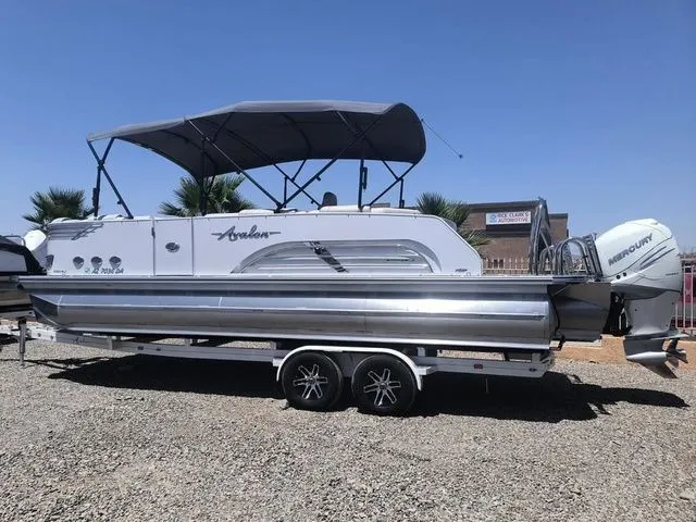 Slide: The Image of Avalon Ambassador Rear J Lounge - 25' 2018 - 3