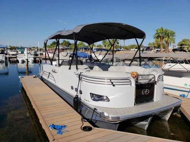 Slide: The Image of Avalon Ambassador Rear J Lounge - 25' 2018 - 4