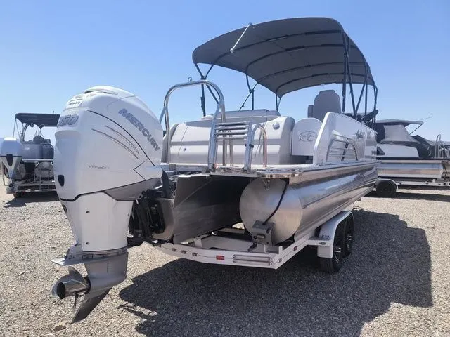 Slide: The Image of Avalon Ambassador Rear J Lounge - 25' 2018 - 5