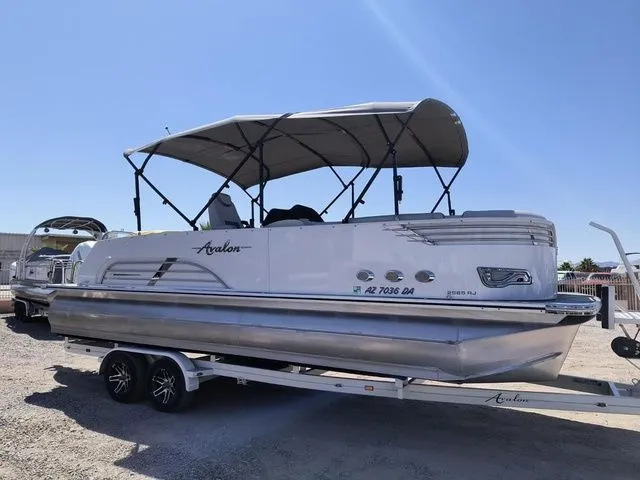 Slide: The Image of Avalon Ambassador Rear J Lounge - 25' 2018 - 6