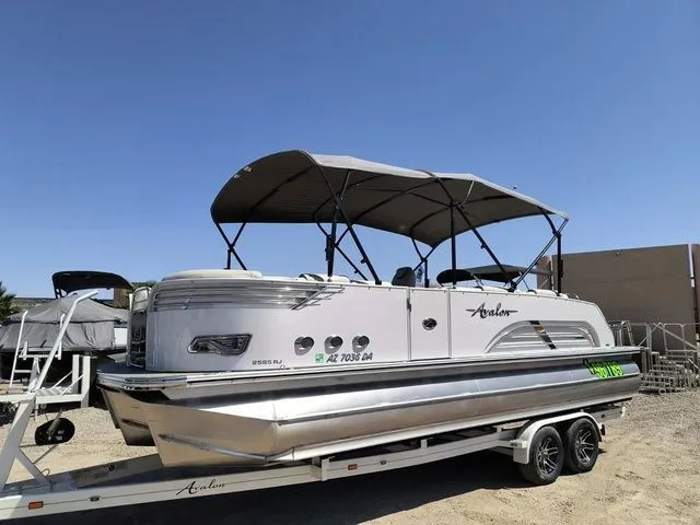 Slide: The Image of Avalon Ambassador Rear J Lounge - 25' 2018 - 7