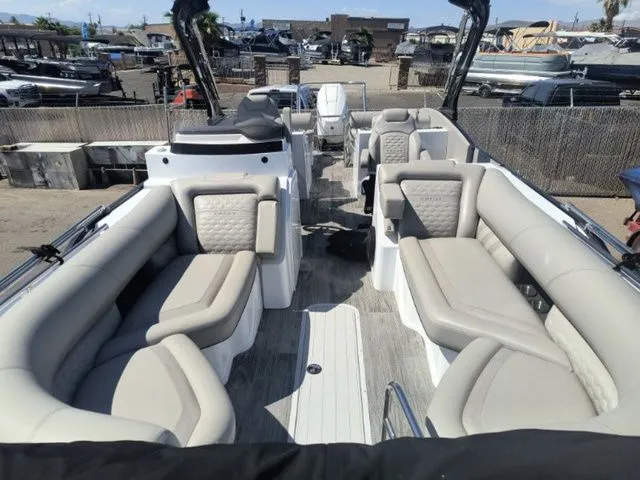 Slide: The Image of Crest Savannah 250 SLSC 3 Toon 2024 - 12