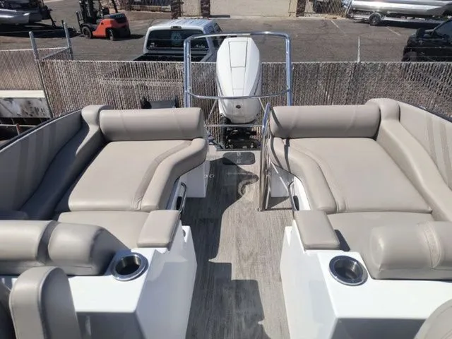 Slide: The Image of Crest Savannah 250 SLSC 3 Toon 2024 - 15