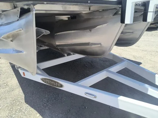 Slide: The Image of Crest Savannah 250 SLSC 3 Toon 2024 - 23