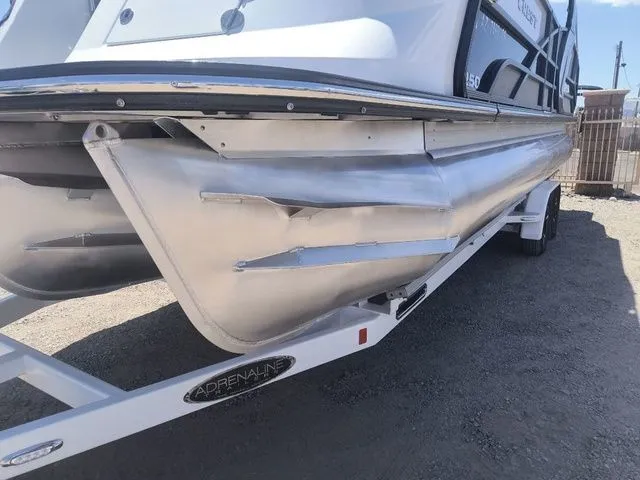 Slide: The Image of Crest Savannah 250 SLSC 3 Toon 2024 - 25