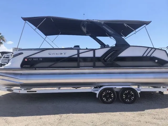 Slide: The Image of Crest Savannah 250 SLSC 3 Toon 2024 - 3