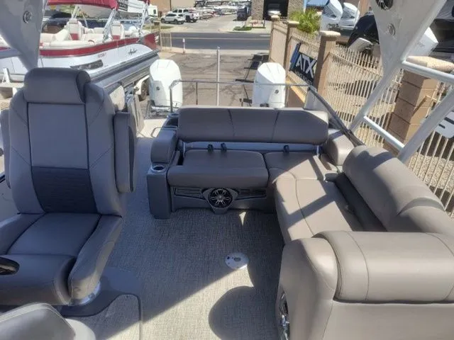 Slide: The Image of Avalon Catalina Platinum Versatile Rear Bench 25 FT 2022 - 15