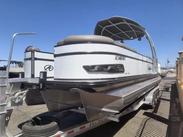 Slide: The Image of Avalon Catalina Platinum Versatile Rear Bench 25 FT 2022 - 3