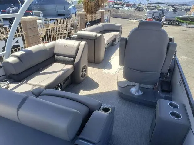 Slide: The Image of Avalon Catalina Platinum Versatile Rear Bench 25 FT 2022 - 4