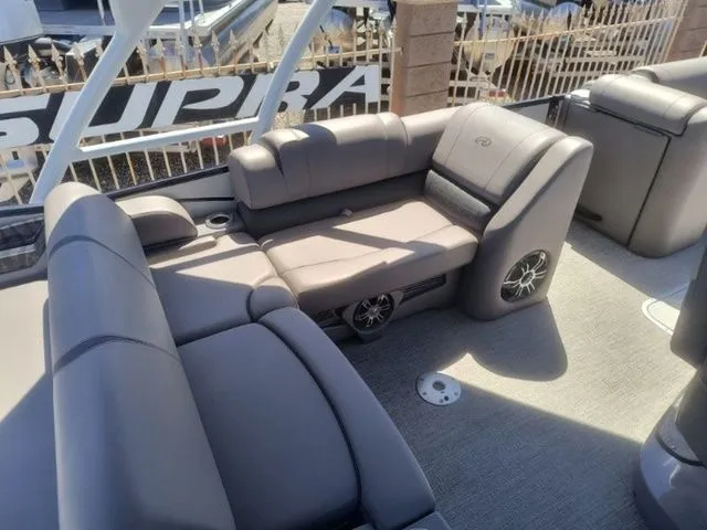 Slide: The Image of Avalon Catalina Platinum Versatile Rear Bench 25 FT 2022 - 6