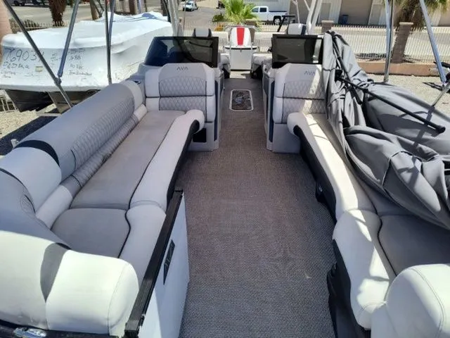 Slide: The Image of Avalon Excalibur Quad Lounge Windshield 27 FT 2024 - 12