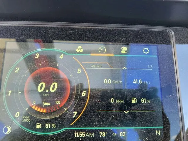 Slide: The Image of Avalon Excalibur Quad Lounge Windshield 27 FT 2024 - 3