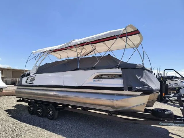 Slide: The Image of Avalon Excalibur Quad Lounge Windshield 27 FT 2024 - 6