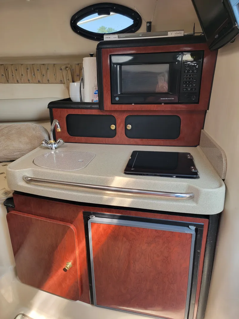 Slide: The Image of Wellcraft 28 Martinique 2001 - 7