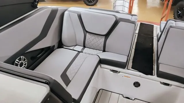 Slide: The Image of Yamaha 255XD 2025 - 18