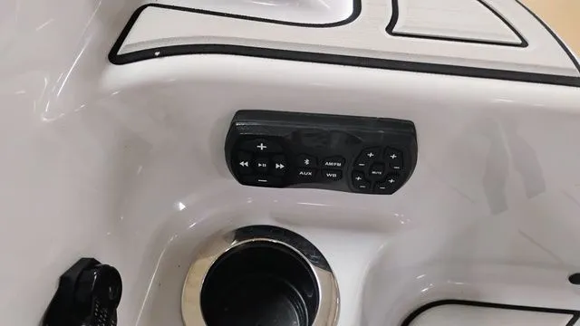 Slide: The Image of Yamaha 255XD 2025 - 35