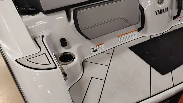 Slide: The Image of Yamaha 255XD 2025 - 60