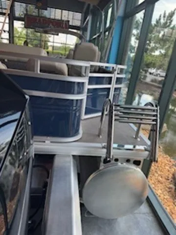 Slide: The Image of Sun Tracker Fishin' Barge 22 XP3 2025 - 22