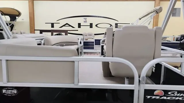 Slide: The Image of Sun Tracker Party Barge 16 DLX 2025 - 11