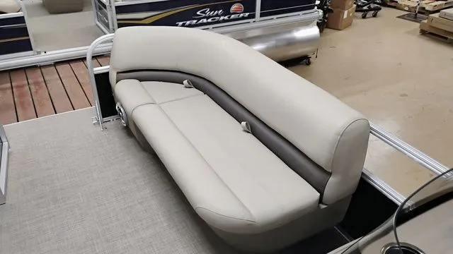 Slide: The Image of Sun Tracker Party Barge 16 DLX 2025 - 17