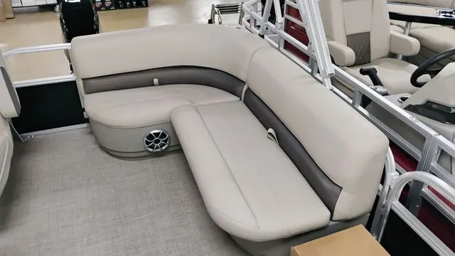 Slide: The Image of Sun Tracker Party Barge 16 DLX 2025 - 19