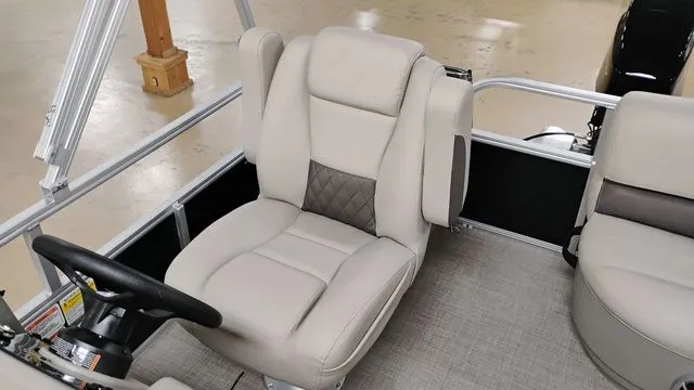 Slide: The Image of Sun Tracker Party Barge 16 DLX 2025 - 22