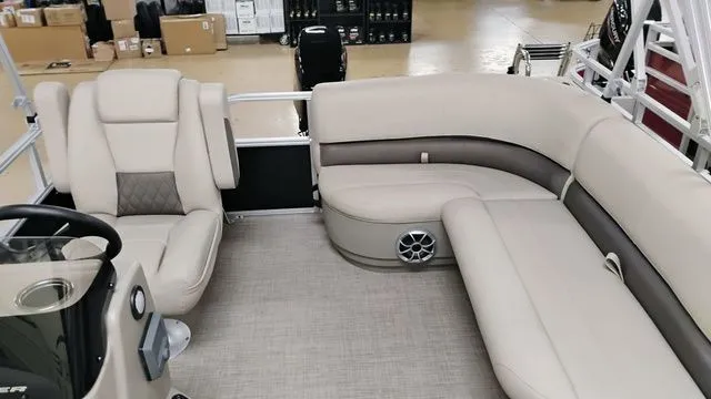 Slide: The Image of Sun Tracker Party Barge 16 DLX 2025 - 29