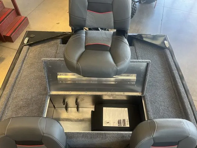 Slide: The Image of Tracker Bass Tracker Classic XL 2026 - 11