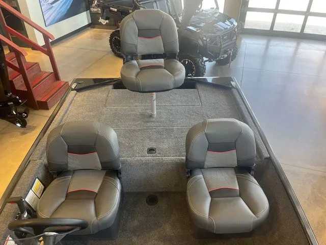 Slide: The Image of Tracker Bass Tracker Classic XL 2026 - 14