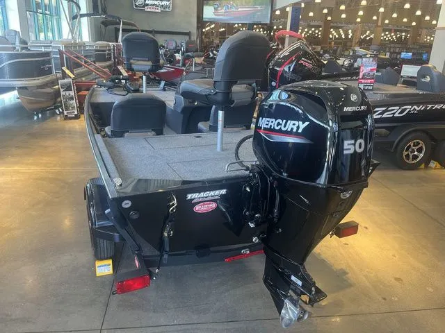 Slide: The Image of Tracker Bass Tracker Classic XL 2026 - 20