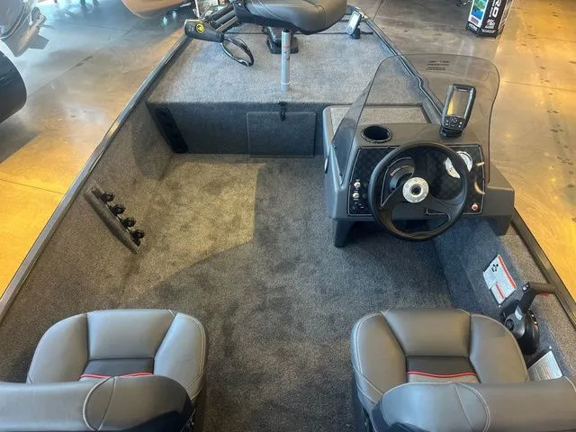 Slide: The Image of Tracker Bass Tracker Classic XL 2026 - 22