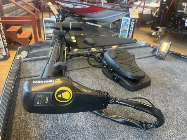 Slide: The Image of Tracker Bass Tracker Classic XL 2026 - 5