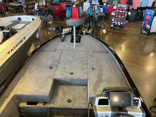 Slide: The Image of Tracker Savage 215 2026 - 21