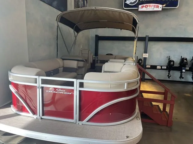 Slide: The Image of Sun Tracker Party Barge 20 DLX 2025 - 21