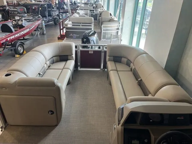 Slide: The Image of Sun Tracker Party Barge 20 DLX 2025 - 6