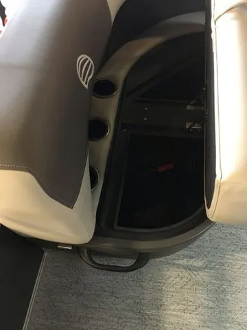 Slide: The Image of Sun Tracker Bass Buggy 16 XL 2026 - 11