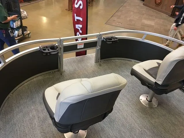 Slide: The Image of Sun Tracker Bass Buggy 16 XL 2026 - 13