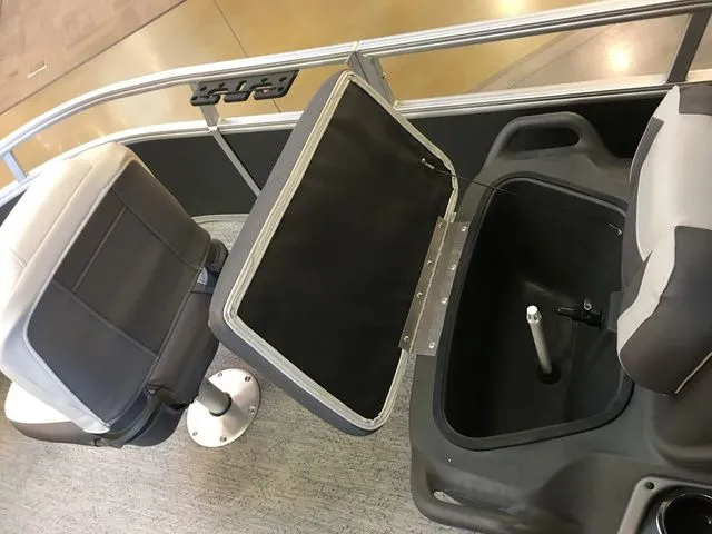 Slide: The Image of Sun Tracker Bass Buggy 16 XL 2026 - 16