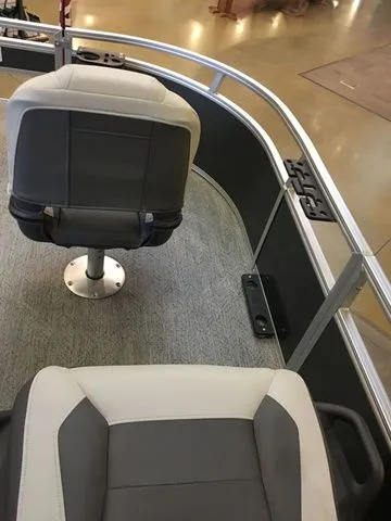 Slide: The Image of Sun Tracker Bass Buggy 16 XL 2026 - 17