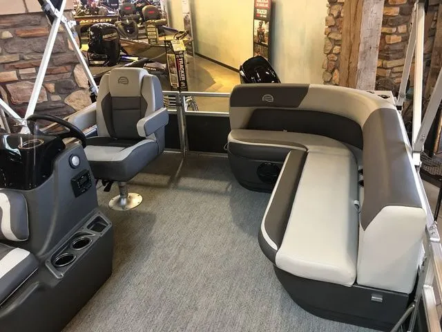 Slide: The Image of Sun Tracker Bass Buggy 16 XL 2026 - 19