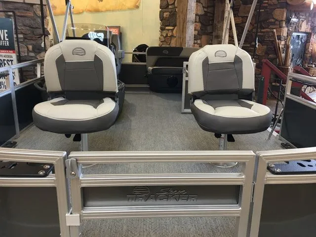 Slide: The Image of Sun Tracker Bass Buggy 16 XL 2026 - 22