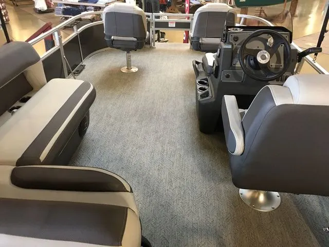 Slide: The Image of Sun Tracker Bass Buggy 16 XL 2026 - 23