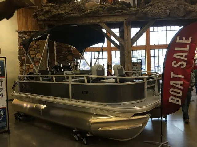 Slide: The Image of Sun Tracker Bass Buggy 16 XL 2026 - 26