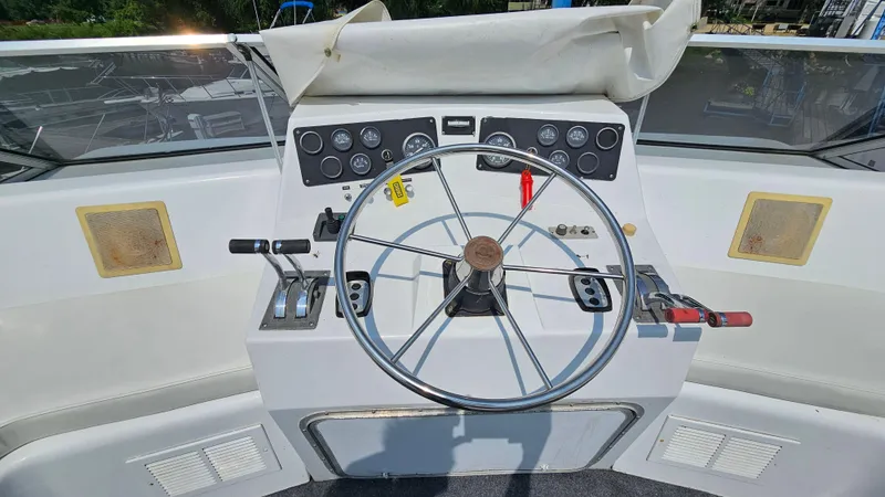 Slide: The Image of 1993 Skipperliner 47 SL boat helm with steering wheel and control panel. - 14