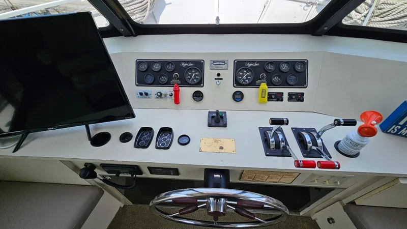 Slide: The Image of Control panel of a 1993 Skipperliner 47 SL boat with steering wheel and gauges. - 20