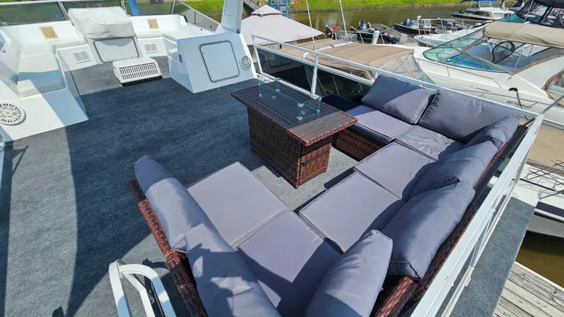 Slide: The Image of Luxurious 1993 Skipperliner 47 SL yacht deck with comfortable seating and modern amenities. - 9