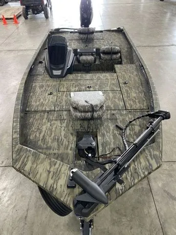 Slide: The Image of Lowe Stinger 175C 2025 - 9