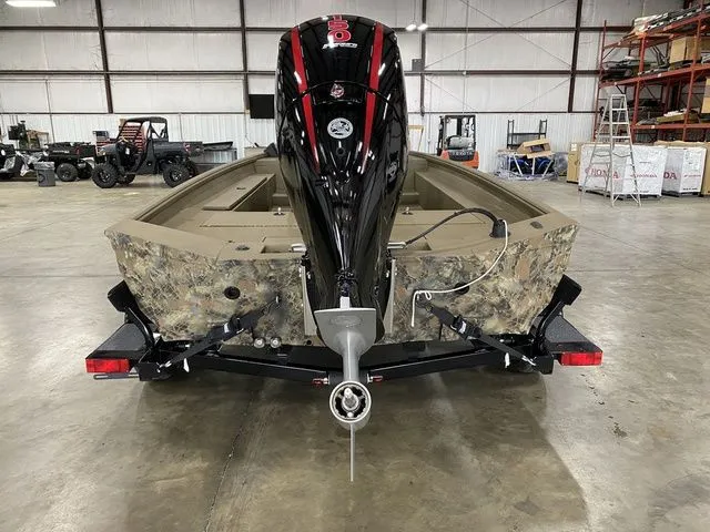 Slide: The Image of Excel Catfish Pro 21' Center Console 2025 - 13